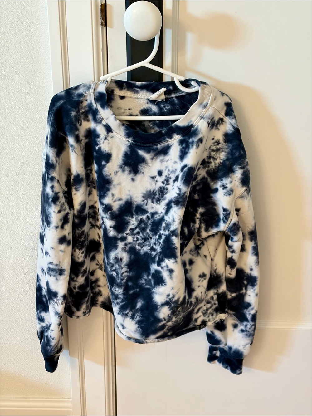 Treasure & Bond Navy and White Tie-Dye Crewneck Sweatshirt